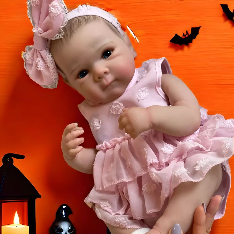 bambola-reborn-femmina-silicone-bettie-ultrarealistica-da-regalare-per-halloween / bebe reborn fille tout en silicone vinile prete a etre offerte pour halloween