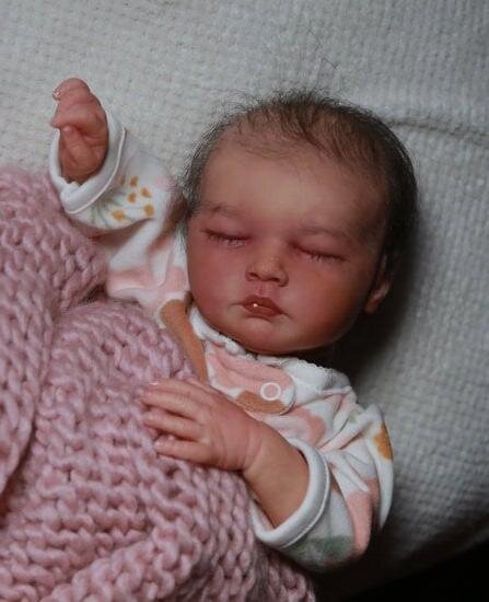 Bambola reborn neonato femmina occhi chiusi - Flora by Pricilla Lopez