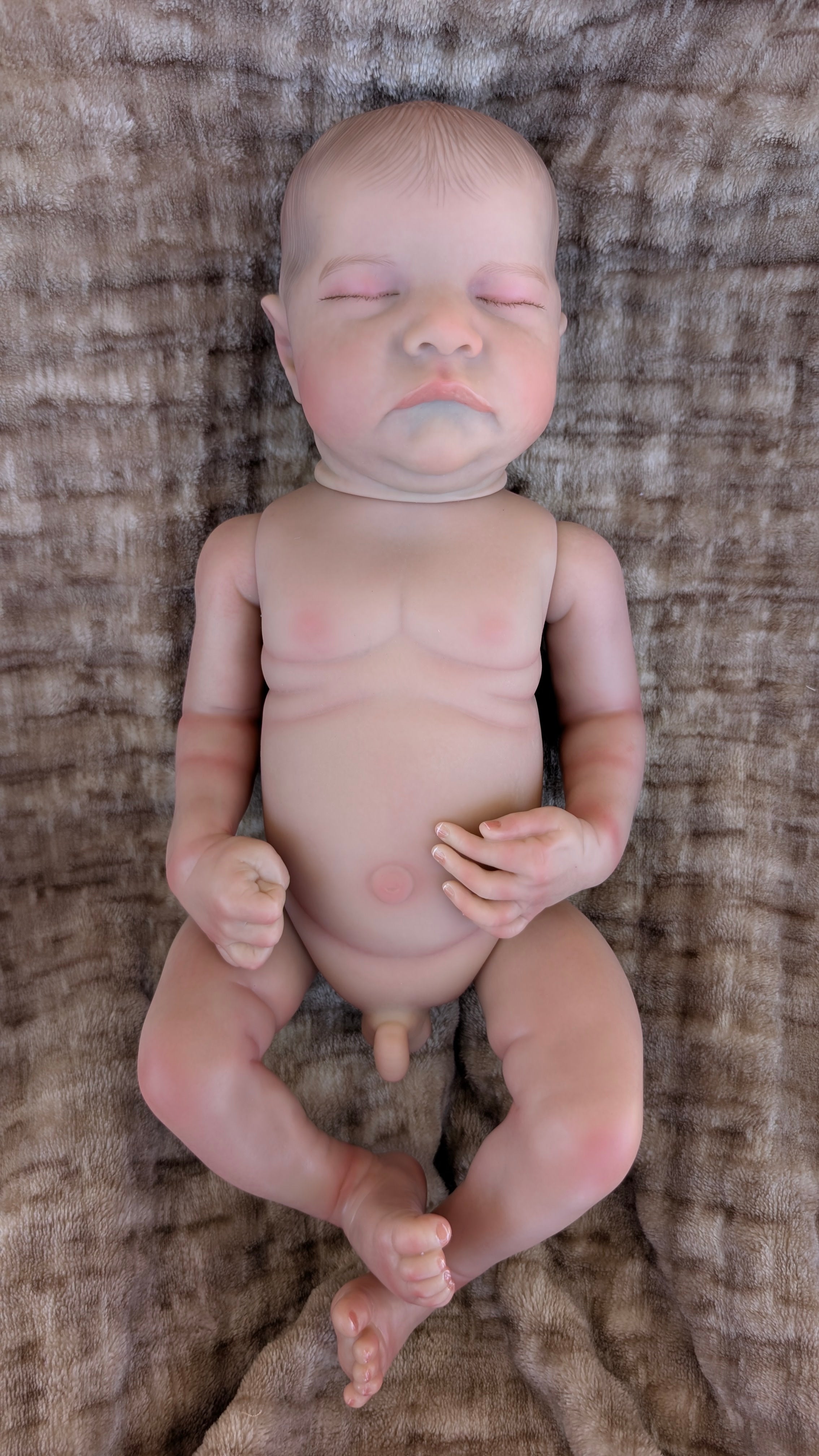 bambola-reborn-nuda-parte-intimi-maschile-visibili-vista-frontale
