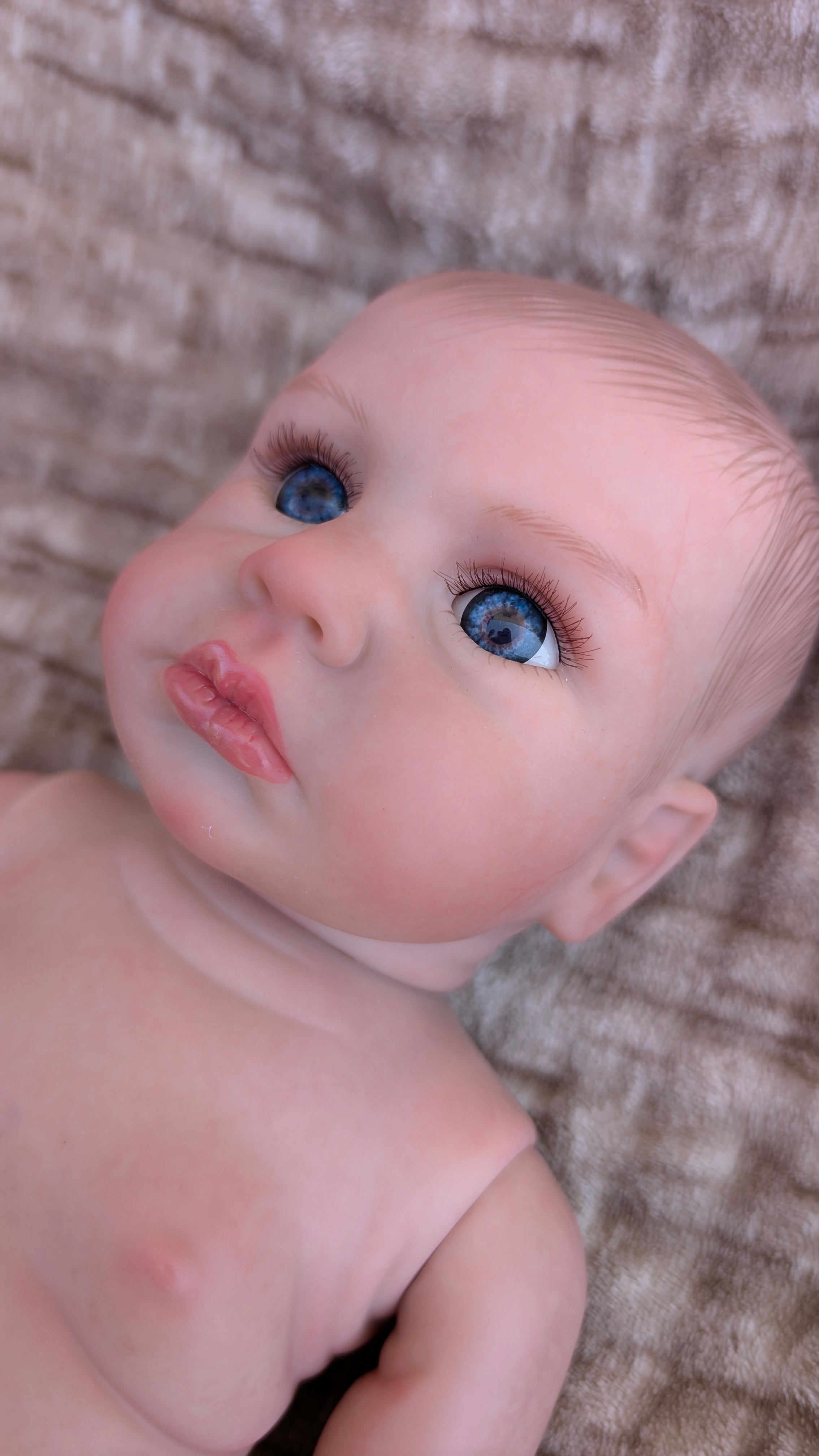 viso-neonato-realistico-bellissimi-occhi-acrilici-blu-oceano
