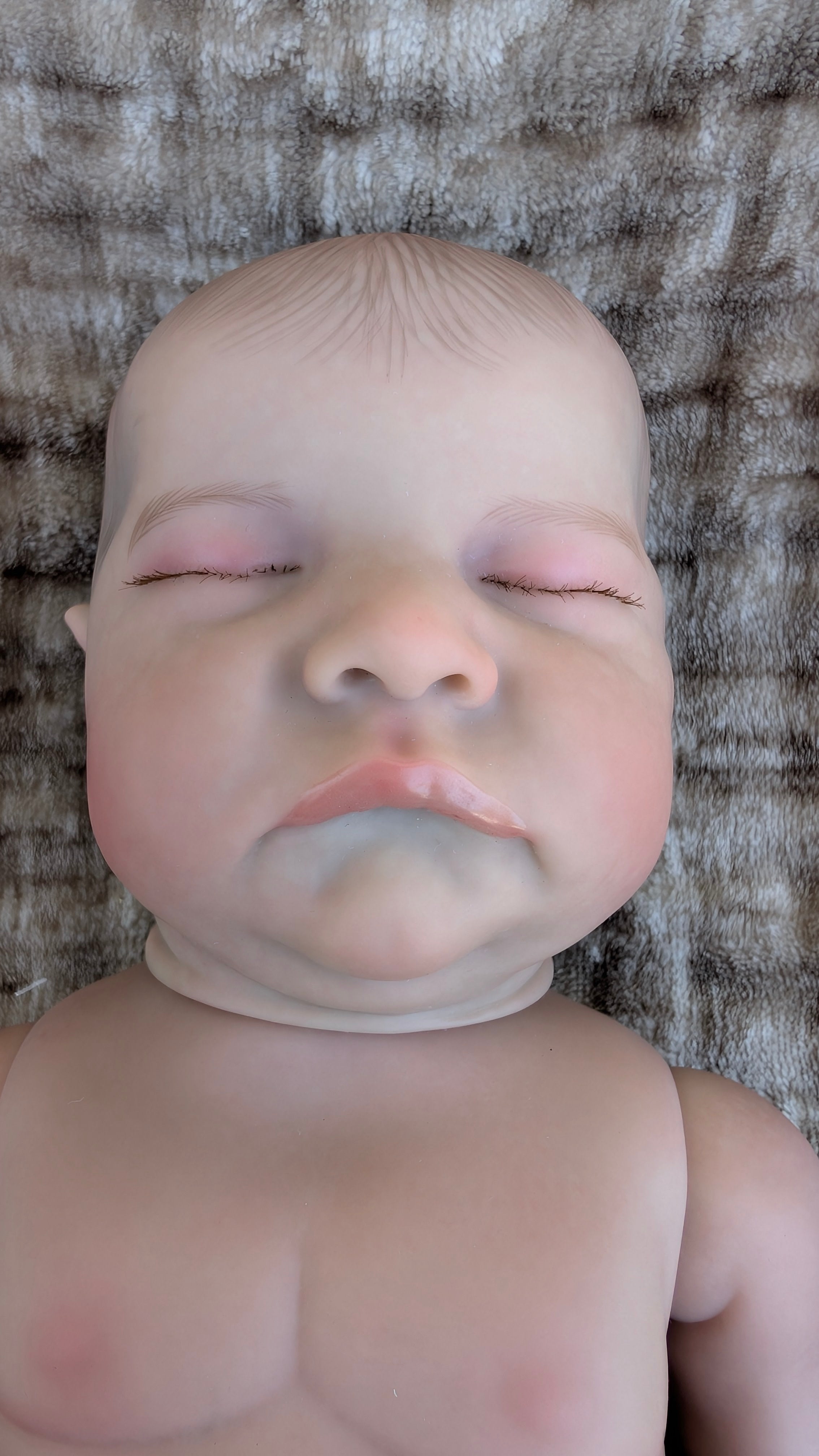 bambola-reborn-che-si-morde-le-labbra-come-un-neonato
