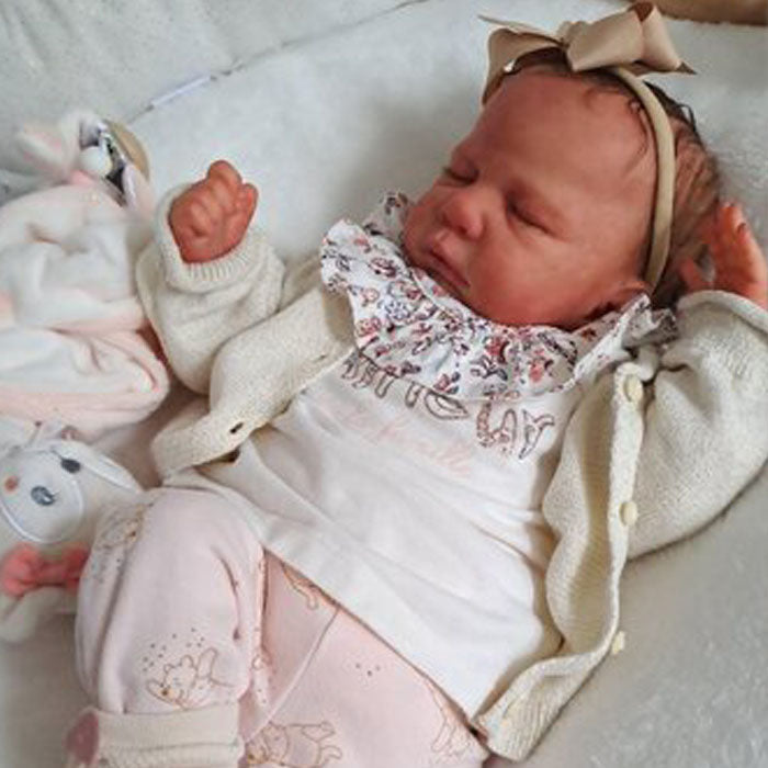 Bambola reborn femmina con vestiti da neonato - Clara by Viviane Aleluia