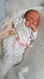 Bambola reborn femmina con vestiti da neonato - Clara