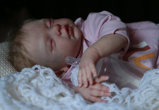 Bambola reborn neonato occhi chiusi - Yannie by Gudrun / bambole che sembrano vere / reborn dolls