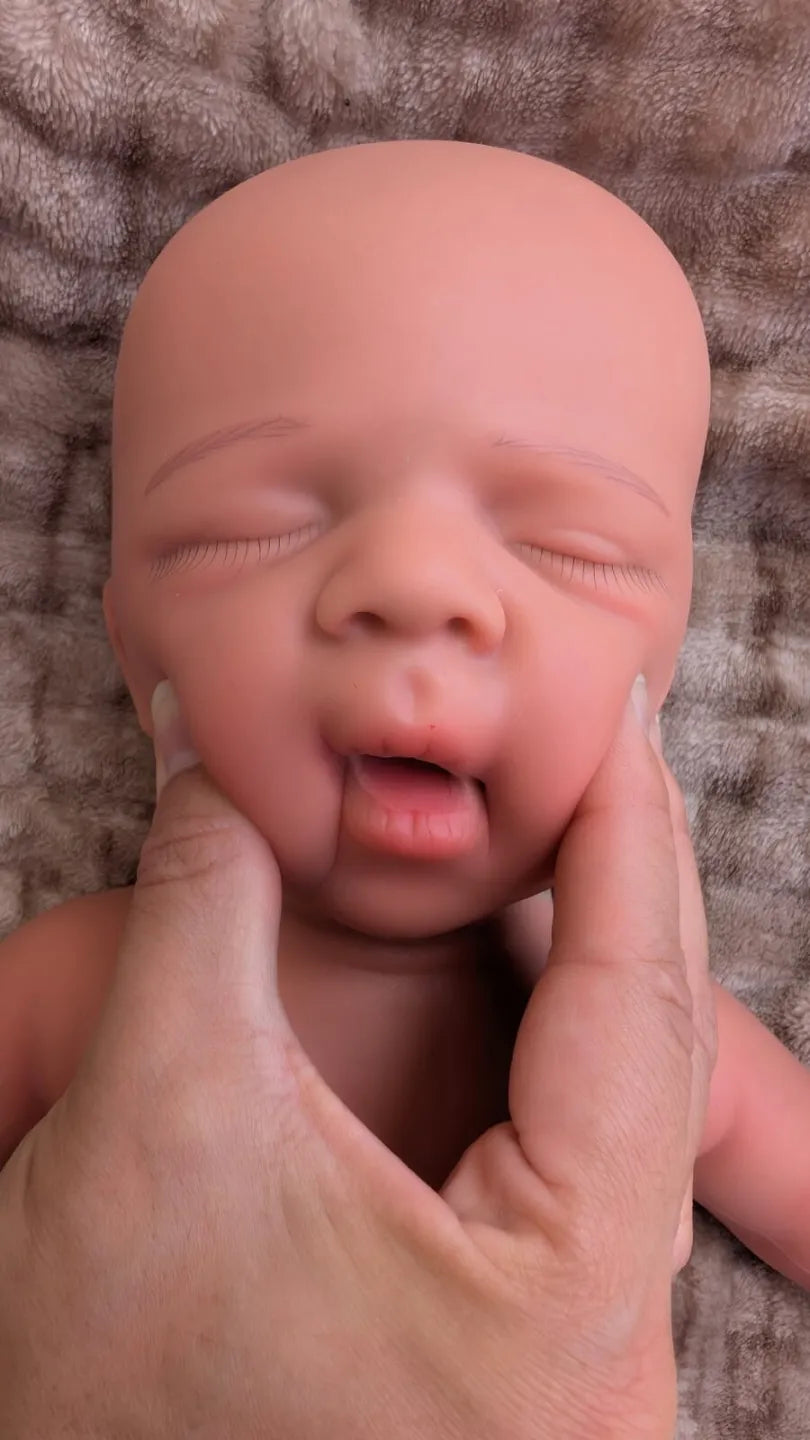 Bocca morbida della bambola reborn che può aprirsi con una lieve pressione sulle guance
