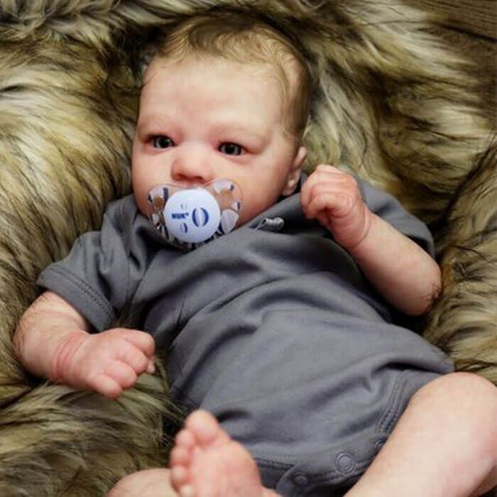Bambolotto reborn maschio Karol by Realborn / bambola reborn maschio in vinile che sembra un bambino vero / neonato reborn con capelli dipinti a mano per un aspetto reale