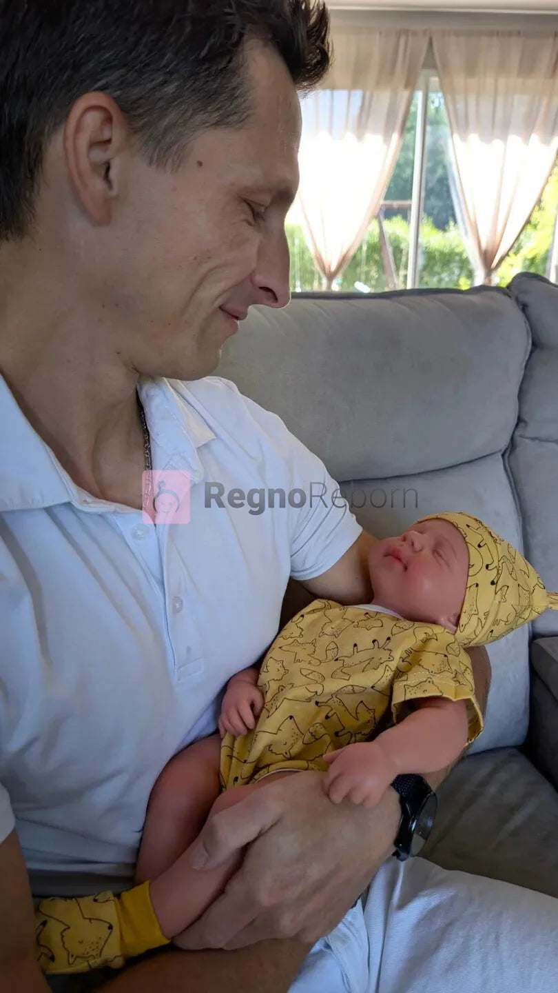 grande-bambola-reborn-maschio-50cm-in-braccio-grandezza-reale