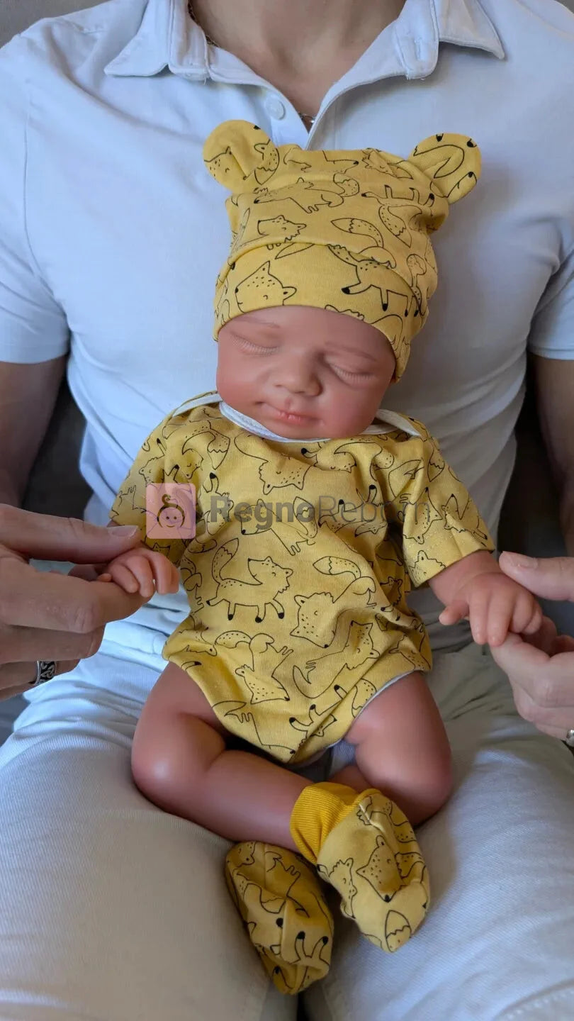 grande-bambola-reborn-maschio-50cm-seduta-sulle_ginocchia-uomo-mostrare-_taglia-realistica-neonato