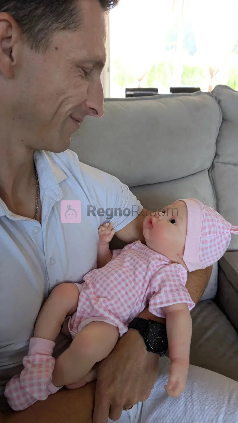 grande-bambola-reborn-pesante-3-5kg-45cm-in-braccio-grandezza-reale