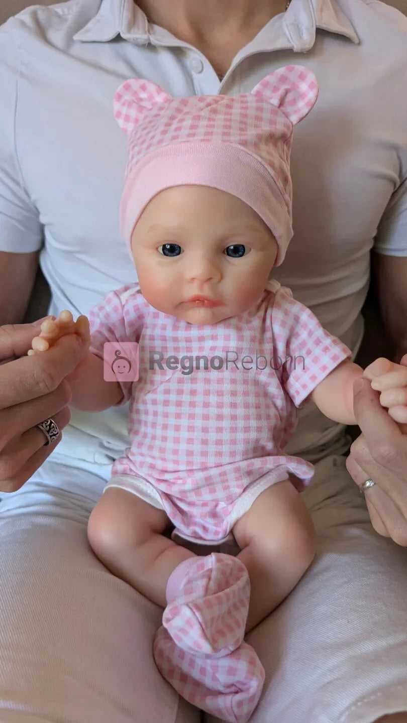 grande-bambola-reborn-pesante-45cm-3-5kg-seduta-sulle_ginocchia-uomo-mostrare-_taglia-realistica-neonato