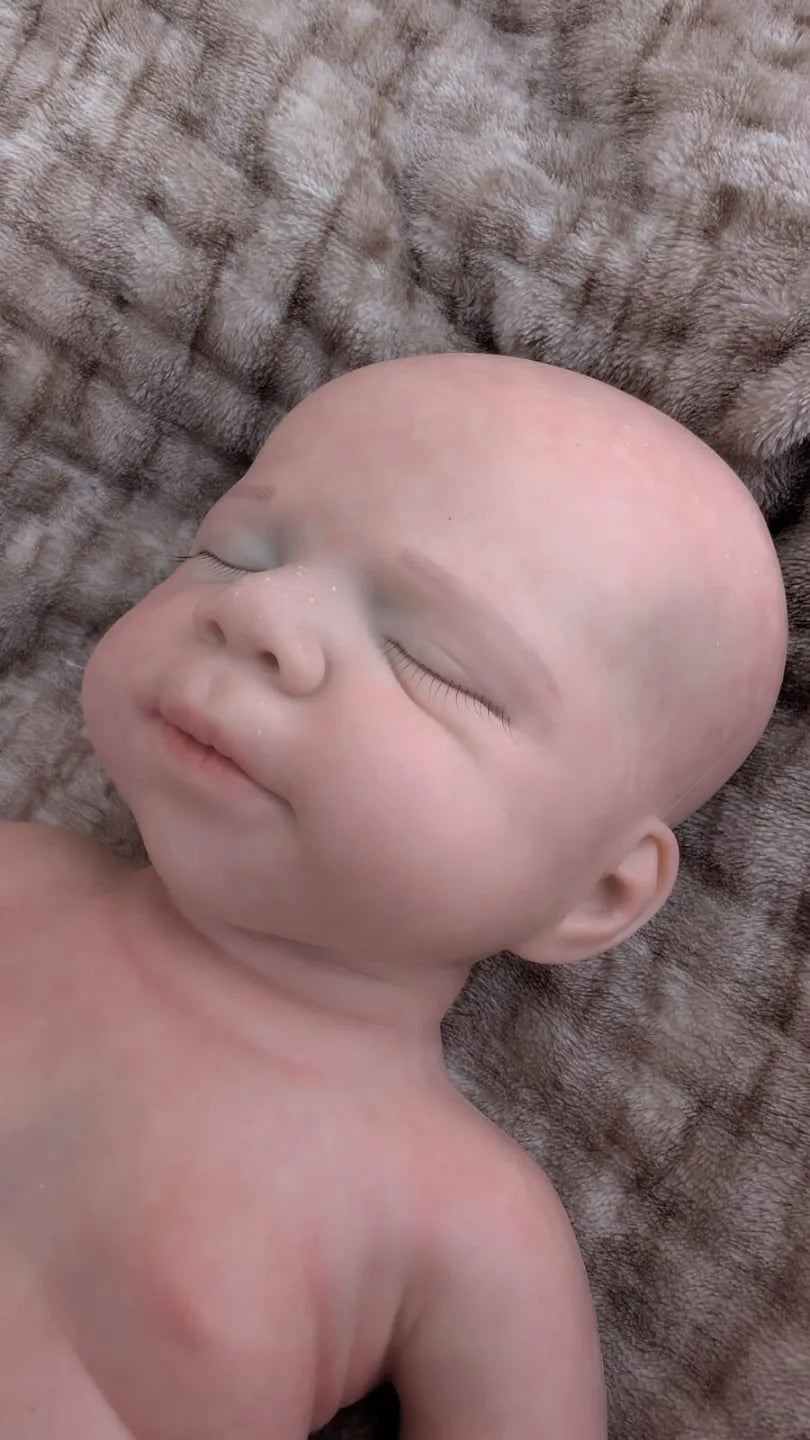 viso ultra realistico della neonata reborn  che dorme