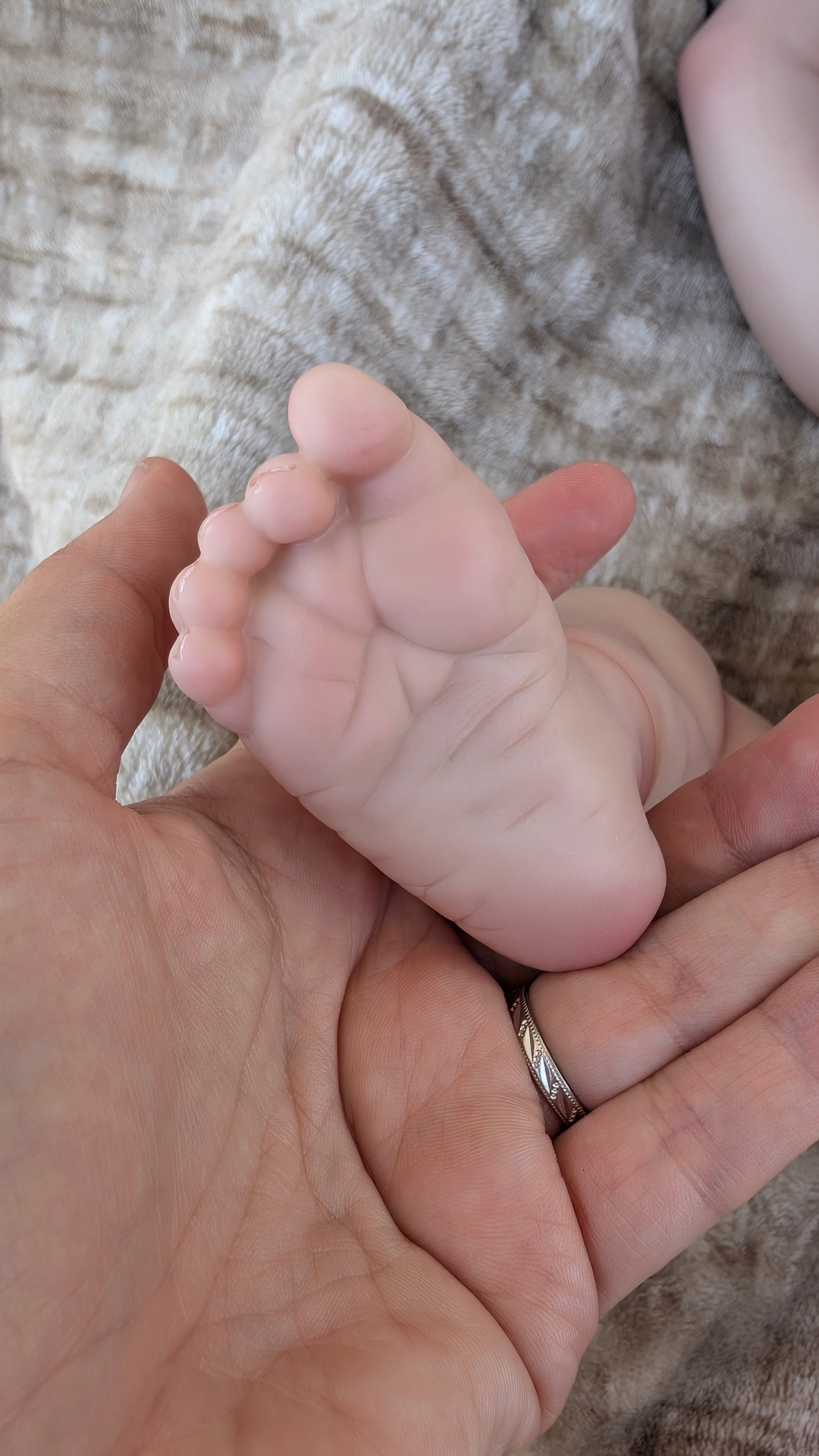 neonato-reborn-piedi-realistici-pieghe-pelle-2