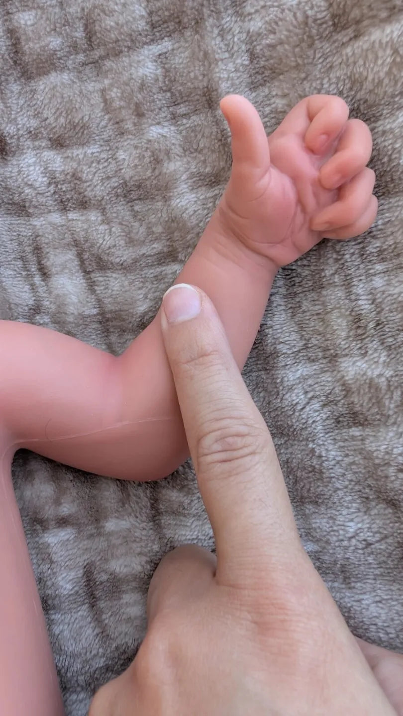 neonato reborn di 45cm con braccio e mano articolabile in silicone morbido