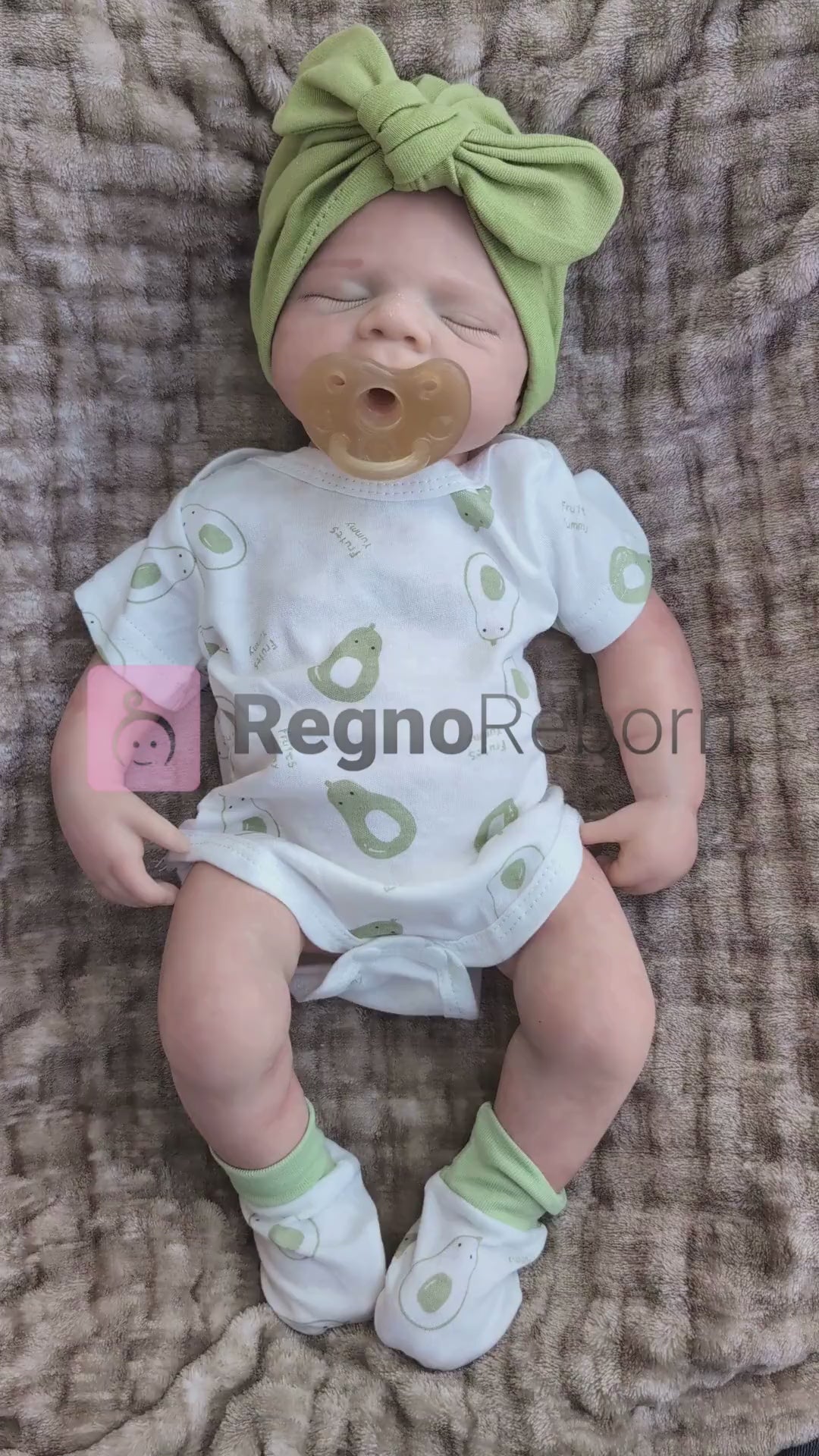 video-presentazione-bambola-reborn-femmina-ultrarealistica-occhi-chiusi-50cm-silicone-AVA
