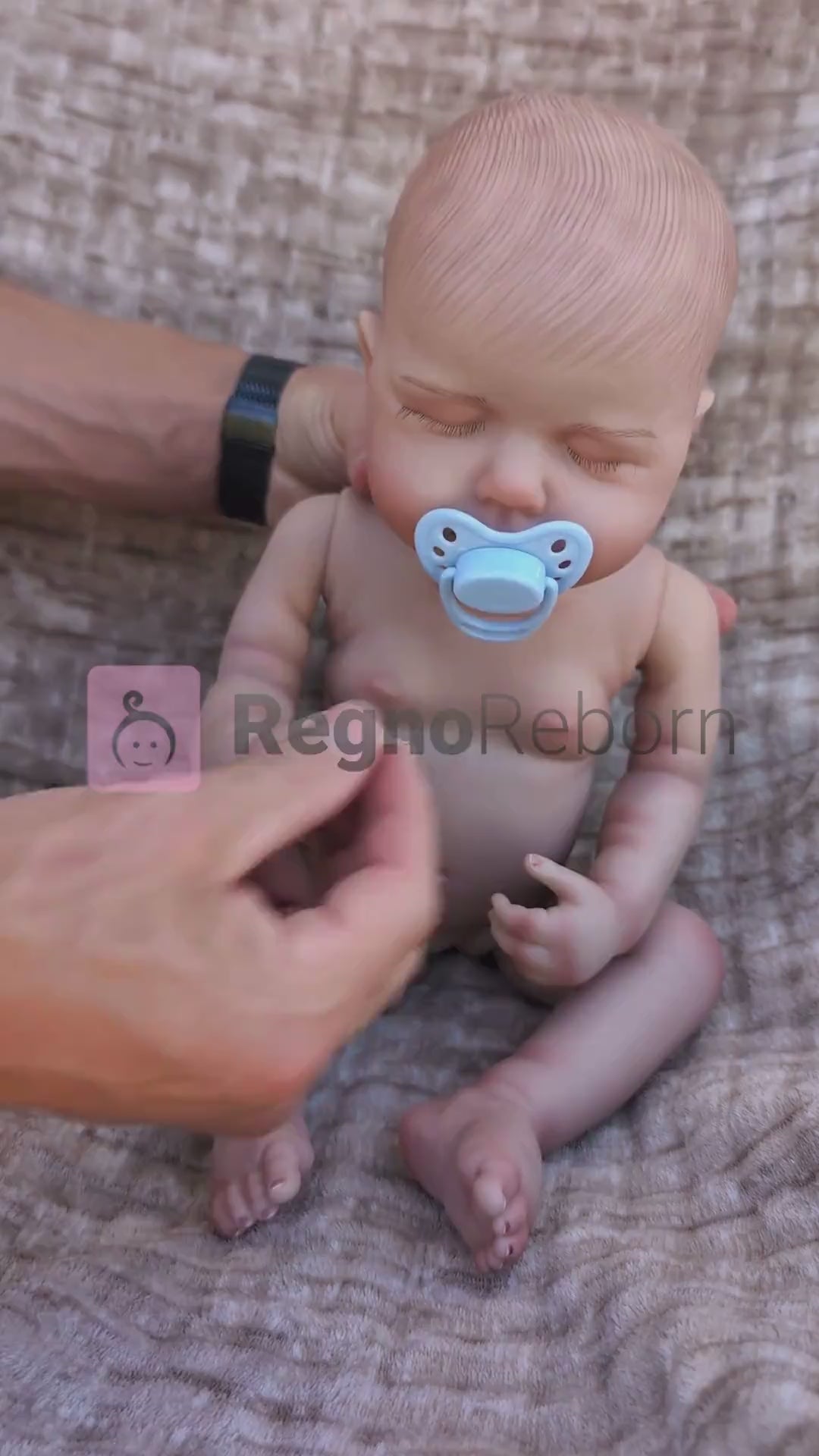 video di presentazione della bambola reborn maschio MILO, che dorme come un vero neonato. Corpo tutto in vinile semi-morbido
