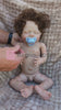video di presentazione del neonato reborn maschietto con gli occhi chiusi e capelli marroni ETHAN. Sembra un bambino vero addormenato che sogna la bocca aperta. Corpo in vinile semi-morbido