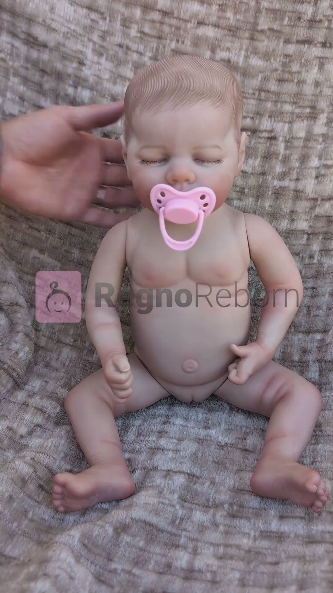 video di presentazione della bambola reborn con gli occhi chiusi LUNA, assomiglia a una neonata appena nata con la bocca aperta. Corpotutto in vinile semi-flessibile