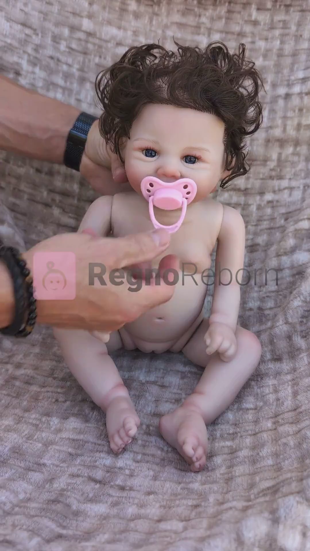 video di presentazione della bambola reborn femmin con capelli lunghi AMELIA, sembra un neonato realistico sorridente con bellissimi blu oceano