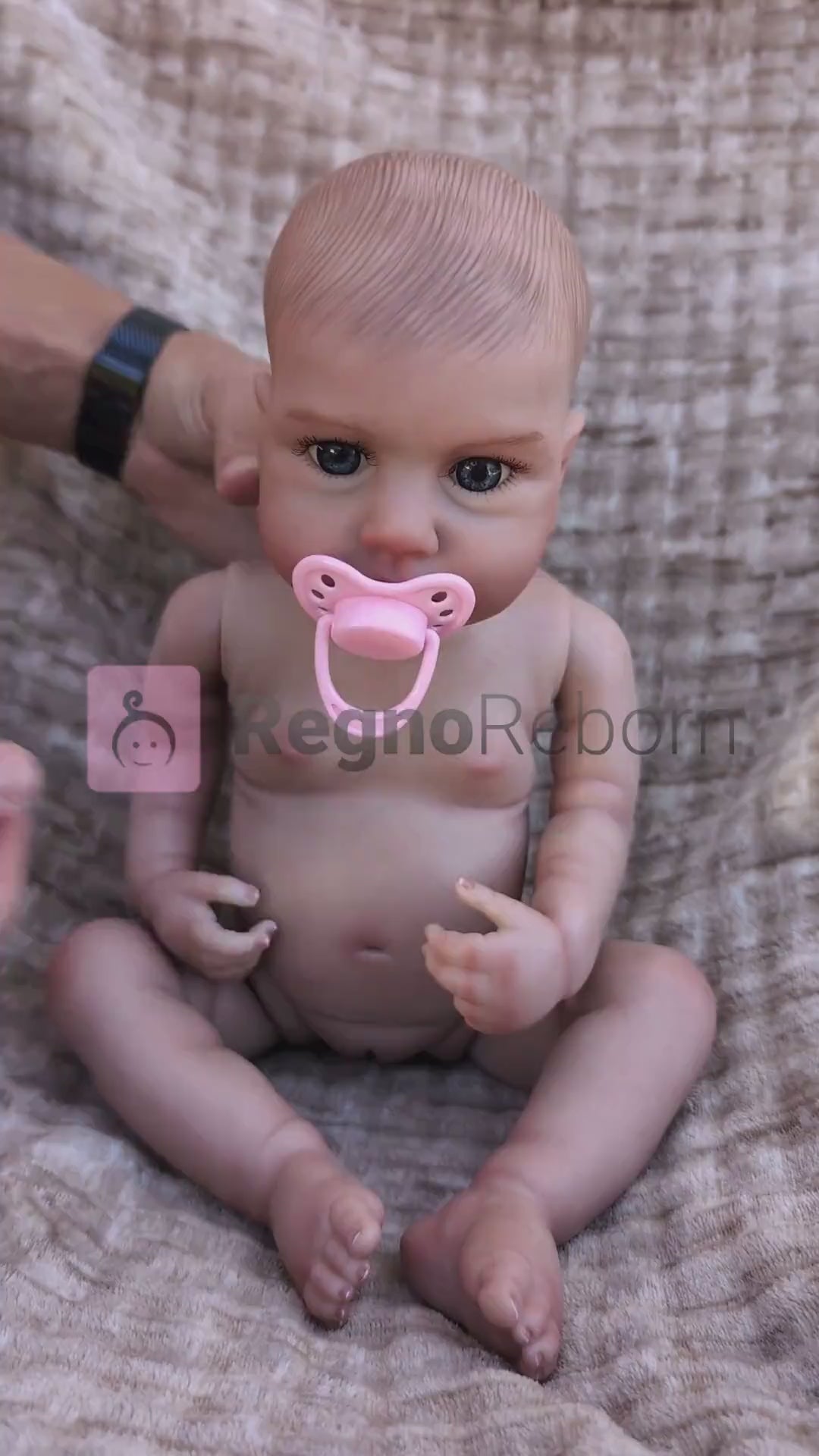 video di presentazione della bambola reborn femma con il corpo tutto in vinile e che sembra una bimba vera llamata EMMA