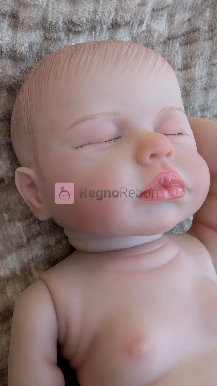 viso-realistico-da-neonato-addormentato-profondamente