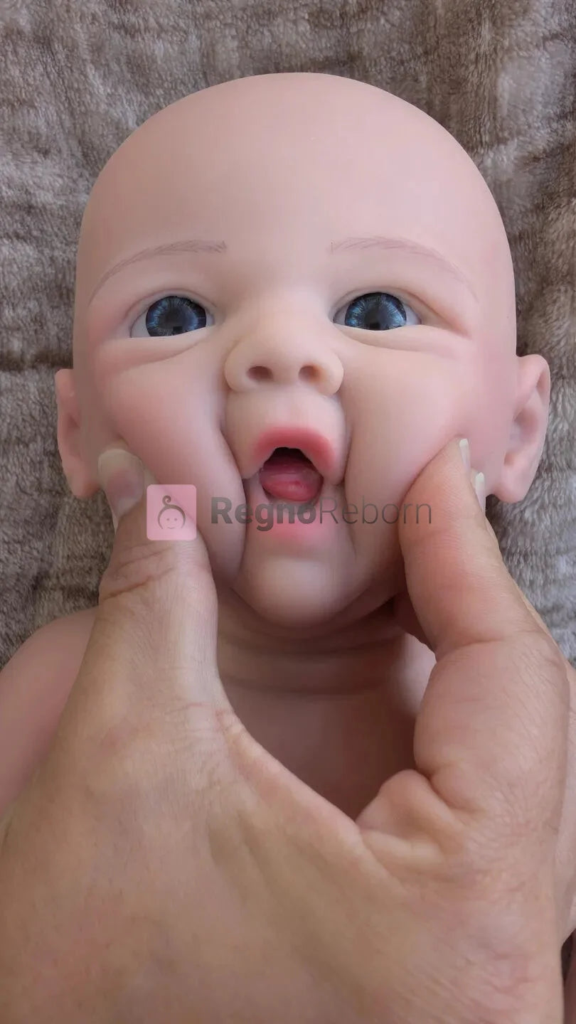 viso-reborn-bocca-apribile-premendo-sulle-guance per inserire un ciuccio